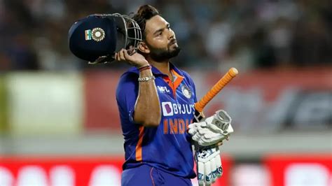 rishabh pant age and stats